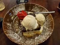 Sticky date pudding w/ice cream